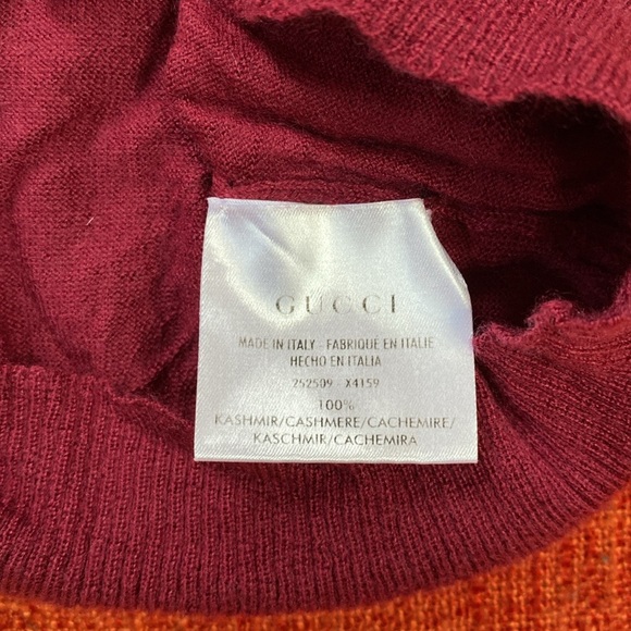 GUCCI Burgundy Raspberry Cashmere Turtleneck Sweater Knit Gold GG - Picture 9 of 11